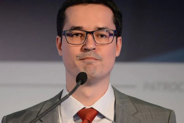 TSE suspende campanha de Deltan Dallagnol ao Senado e bloqueia recursos públicos
