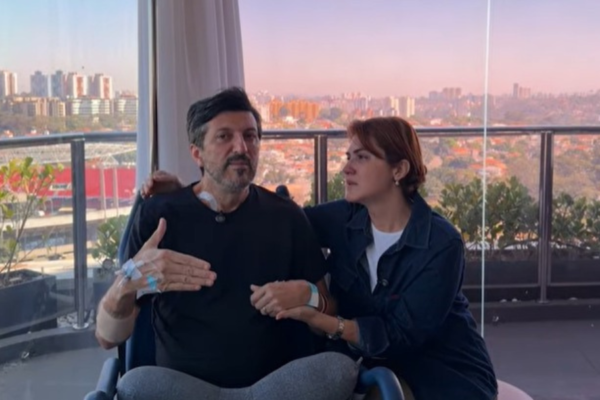 Lito Sousa deixa hospital e vai continuar tratamento em casa, diz esposa do influenciador
