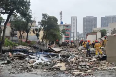 Veja momento em que prédio desaba na zona leste de São Paulo