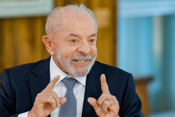 Lula reage à fala sobre ‘toque’ em mulheres e Janja xinga Nikolas