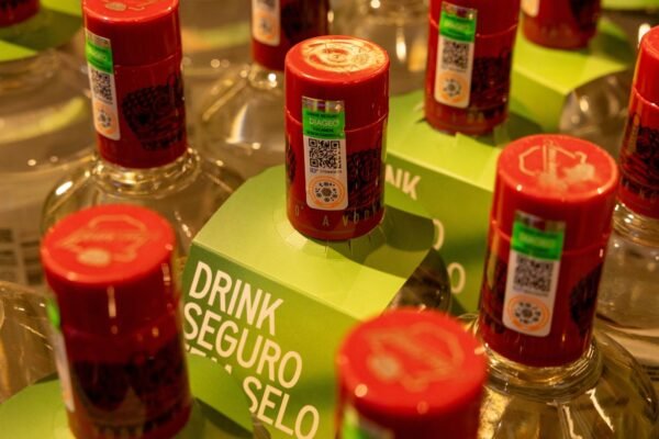 A nova arma da Diageo contra falsificações após crise do metanol