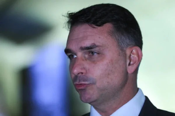 Flávio pede prisão de servidor do Planalto após posts sobre Nossa Senhora Aparecida