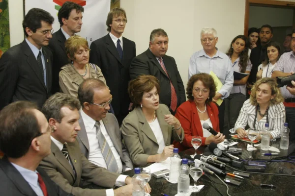 Governador bolsonarista tem sociedade no setor elétrico com lideranças históricas do PT de SC