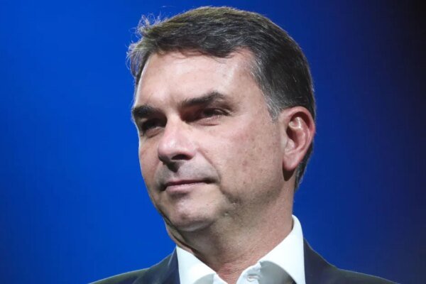 Flávio promete presença de Jair Bolsonaro em rodeio paulista no próximo ano