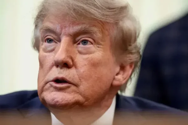 Trump diz que homens presos em base britânica planejavam “grandes danos”