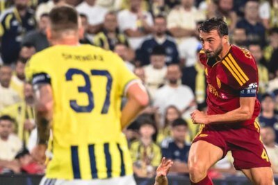 Fenerbahçe e Roma empatam em jogo de estreia da Champions League