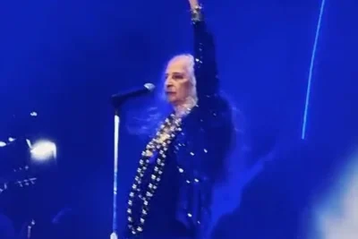 Maria Bethânia faz o ‘L’ e declara apoio a Lula durante show em São Paulo