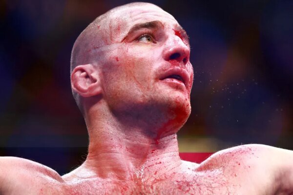 “Eu sou um idiota”, diz campeão do UFC após sobreviver a grave acidente
