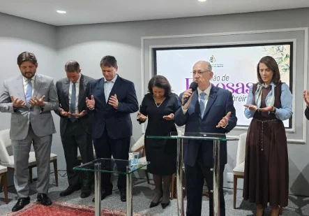 Oito em cada dez brasileiros rejeitam discussão política em igrejas, aponta levantamento