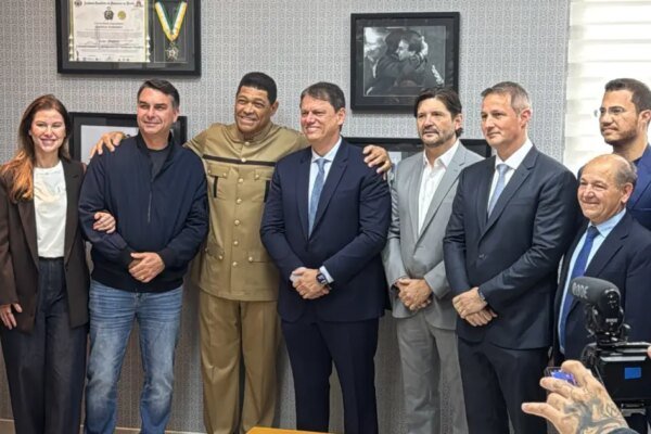 Tarcísio de Freitas troca desfile de 7 de setembro por encontro na Igreja Mundial