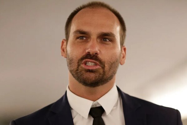 STF rejeita recurso e mantém condenação de Eduardo Bolsonaro por coação
