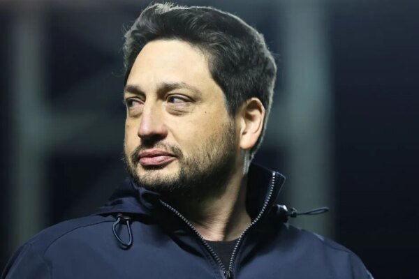 Bola de Ouro 2026: Arthur Elias não é indicado a melhor técnico do feminino