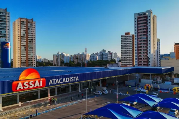 Assaí compra 18 postos de combustíveis como parte de estratégia para diversificar receitas