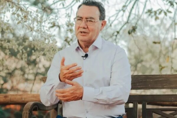 PoderData/Aya: Augusto Cury chega à 3ª posição nas intenções de voto de 1º turno