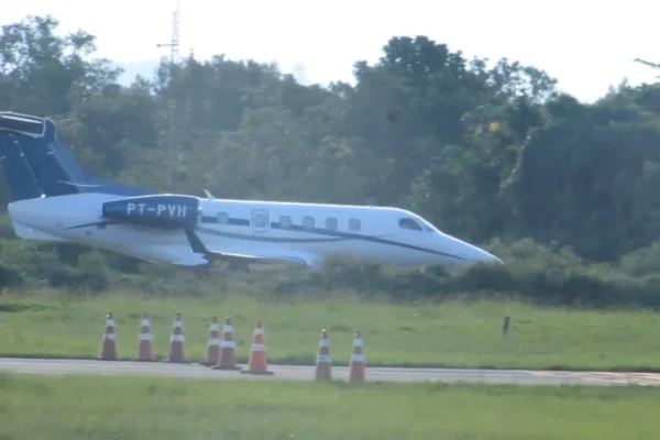 Avião de Vorcaro pousou em Angra no dia de festa de Flávio Bolsonaro