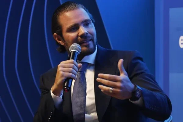 Mendonça e Fux não conseguem acessar celular de Vorcaro e pedem ajuda à PF