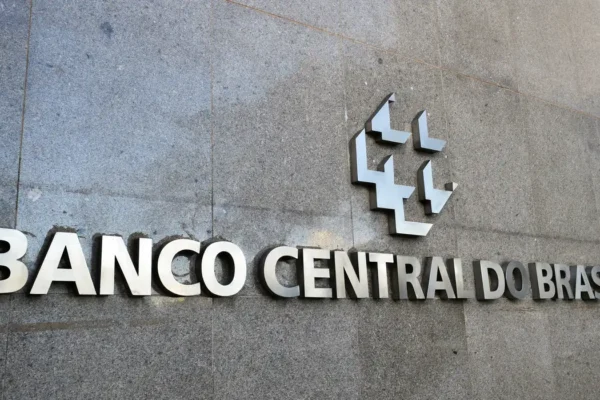 BC reduz para 1,8% previsão de crescimento do PIB neste ano e estima avanço de 1,4% em 2027