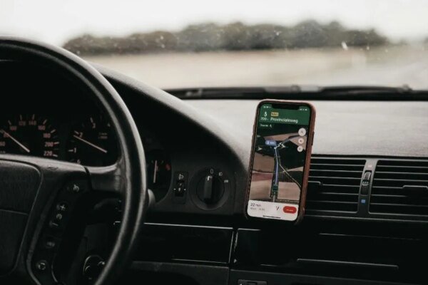 Adolescente é arrastada após motorista de aplicativo tentar fugir com troco
