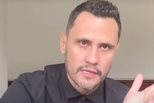 Justiça Eleitoral suspende propaganda de Cleitinho por falta de legenda