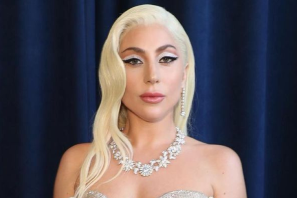 Lady Gaga teve primeira filha por barriga de aluguel, diz site