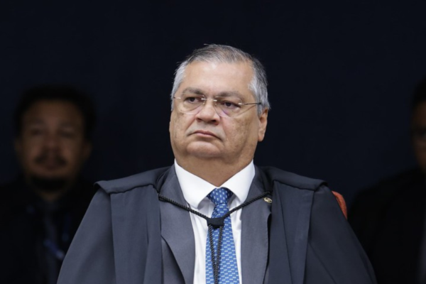 Dino diz que STF é “maior do que qualquer um que o integra” em meio à crise na Corte