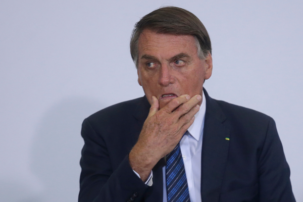 Uso de santinhos com imagens de Jair Bolsonaro é liberado pelo TSE