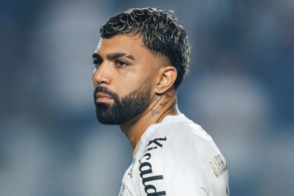 Cuca reage à fala de Gabigol sobre volta ao Cruzeiro: “Surpresa”