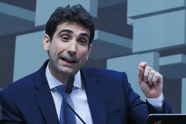 PF manda intimar Galípolo e Campos Neto para prestarem depoimento sobre caso Master