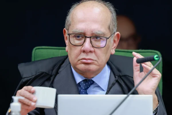 Gilmar pede que Fachin assuma caso de Mendonça e questiona julgamento no STF