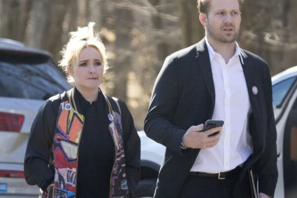 Namorado de Hayden Panettiere é algemado em bar nos Estados Unidos
