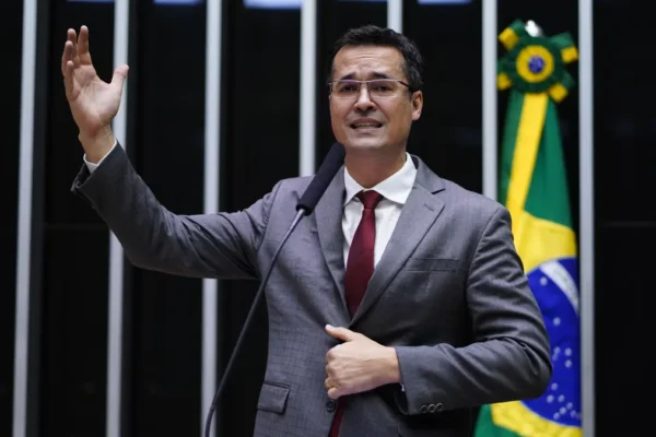 TSE suspende candidatura de Deltan Dallagnol ao Senado pelo Paraná