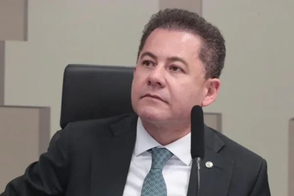Cezinha de Madureira assinou contrato para comprar 4% de instituto ligado a Mendonça