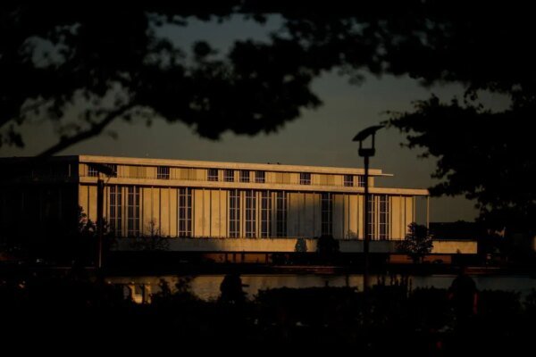 “Nunca mais será o mesmo”: Como Trump se voltou contra o Kennedy Center