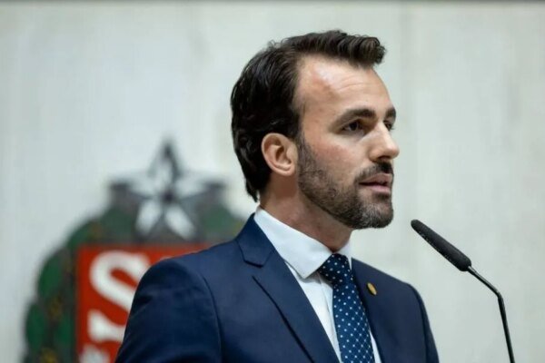 TSE proíbe uso de imagem de Bolsonaro em propaganda de deputado