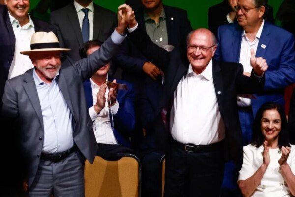 Mendonça suspende ‘Rap do Silva’ após Flávio alegar falta do nome de Alckmin, vice de Lula