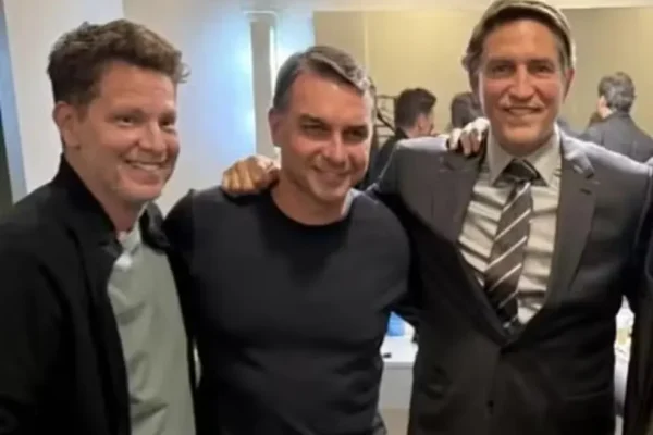Delator que fez repasses pedidos por Flávio Bolsonaro depõe na PGR
