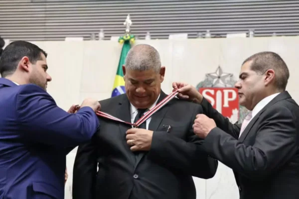 Milton Leite tinha R$ 280 mil e US$ 89 mil em malas guardadas dentro de ‘passagem secreta’ entre imóveis de SP