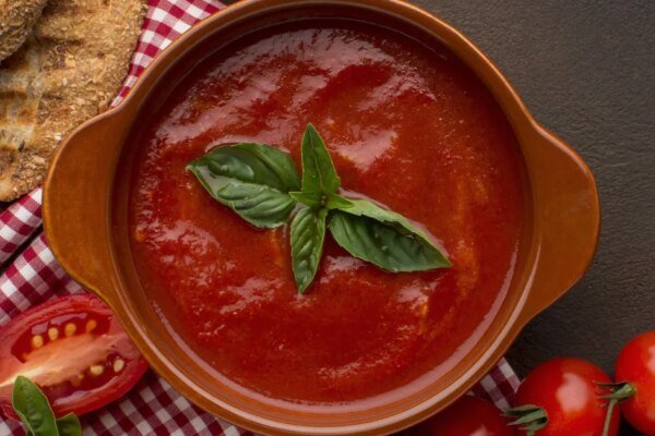 Chefs europeus recomendam bicarbonato em vez de açúcar para corrigir acidez do molho de tomate