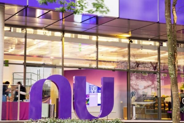 Nubank nega intenção de compra de fintech britânica Monzo