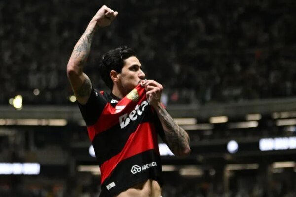 Flamengo vence o Red Bull Bragantino e abre 3 pontos de vantagem para o Palmeiras
