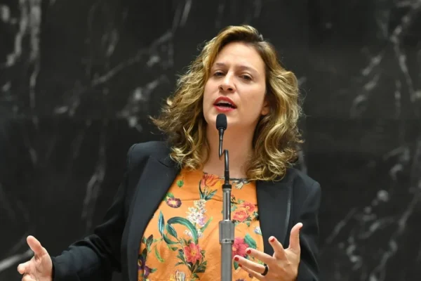 Deputada aciona PF e STF sobre paradeiro de esposa do ‘sicário de Vorcaro’