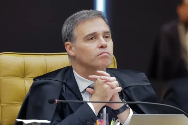 Após revelação de 54 contratos públicos sem licitação, Mendonça deixa instituto que criou