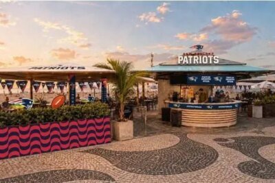 NFL no Rio: Patriots inauguram quiosque temático na praia de Copacabana