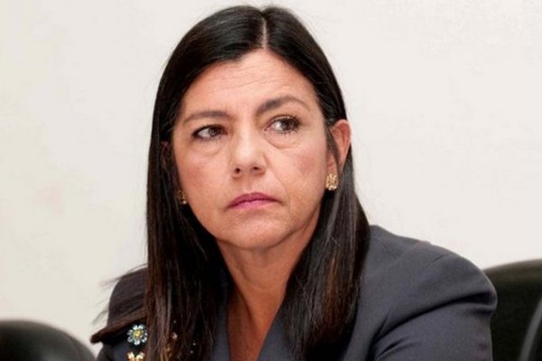 Primeira mulher governadora, filha de ex-presidente: Quem é Roseana Sarney