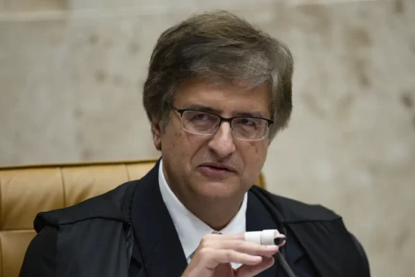 Gonet diz que Vorcaro obteve ‘promessa de apoio ou interferências’ de Flávio Bolsonaro