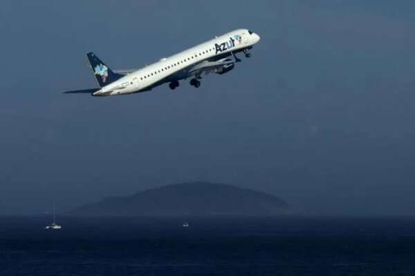 Instabilidade em GPS de aviões da Embraer afeta operações da Azul