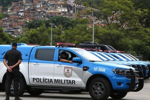 Operação policial na Maré deixa um morto e 10 feridos no RJ