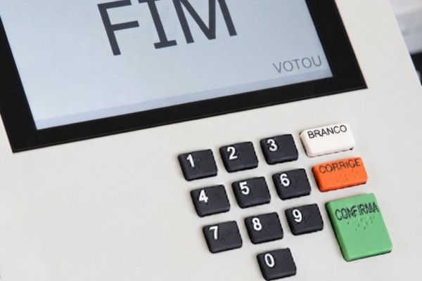 Reta final da eleição acirra disputa entre Lula e Flávio; STF, Master e voto útil ganham espaço