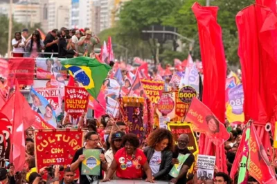 Apoiadores fizeram atos pela reeleição de Lula em várias cidades do Brasil