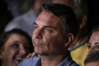 Após fuga para EUA, Flávio pode ter desconto no salário e processo de cassação no Senado